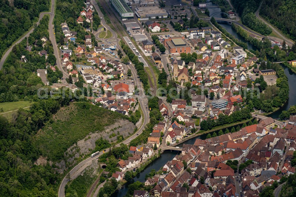 Aerial photograph Sulz am Neckar - Village on the banks of the area Neckar - river course in Sulz am Neckar in the state Baden-Wuerttemberg, Germany