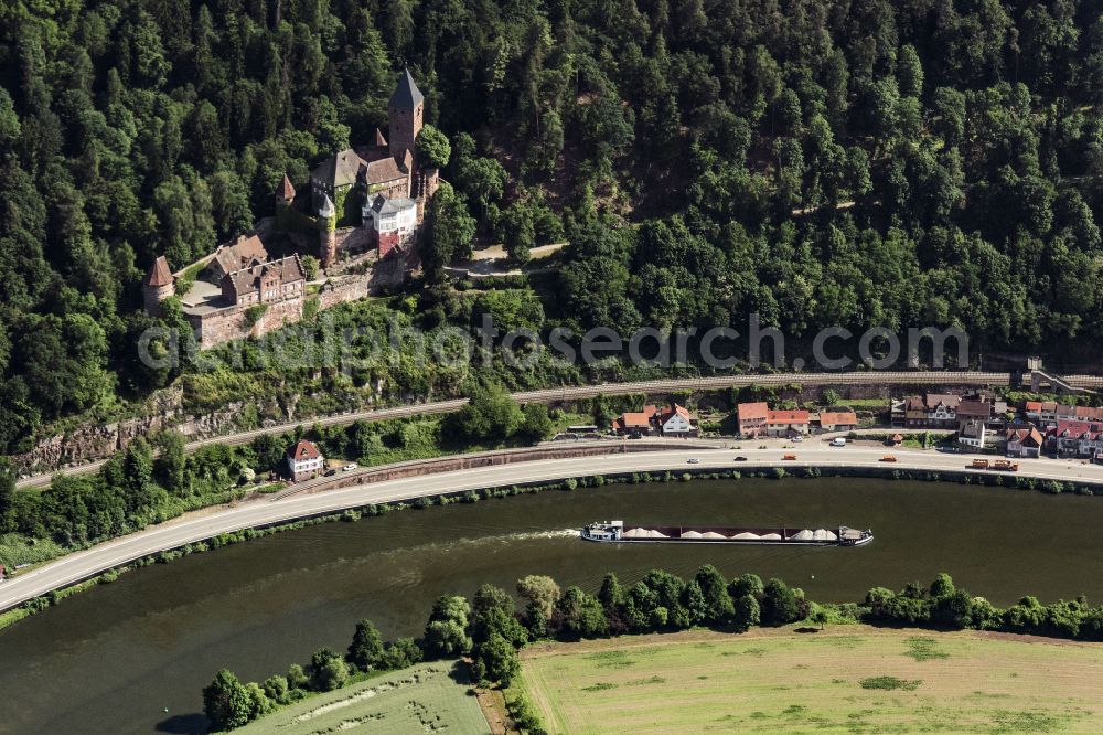 Aerial image Zwingenberg - Village on the banks of the area Neckar - river course on street Alte Dorfstrasse in Zwingenberg in the state Baden-Wuerttemberg, Germany