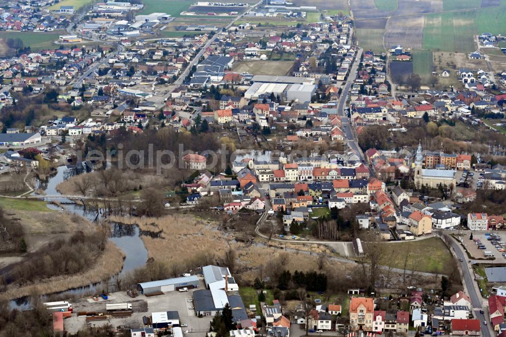 Aerial image Zbaszyn - Bentschen - Village on the banks of the area Obra - river course in Zbaszyn - Bentschen in Wielkopolskie, Poland