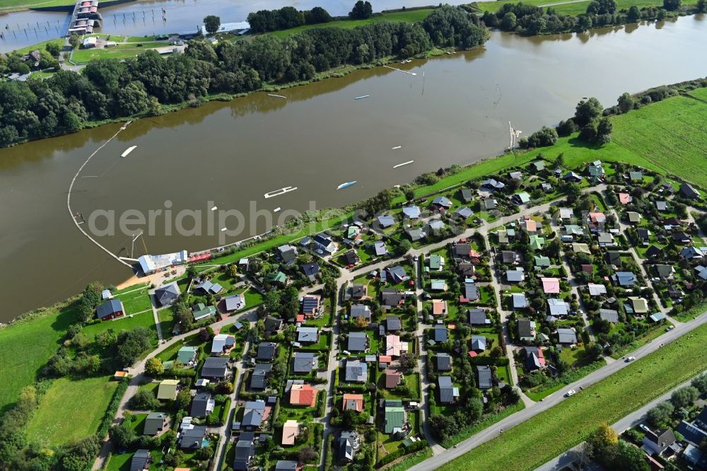 Aerial image Neuhäuserdeich - Village on the banks of the area lake of Oste-Altarm in Neuhaeuserdeich in the state Lower Saxony, Germany