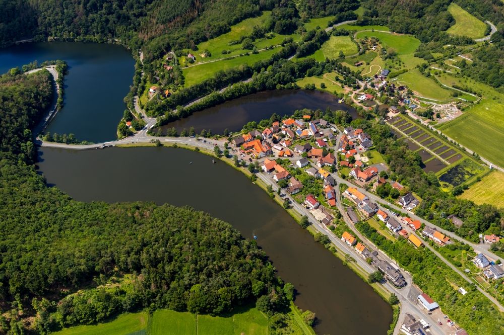 Nieder-Werbe from above - Village on the banks of the area of Reierbacher Vorbecken in Nieder-Werbe in the state Hesse, Germany
