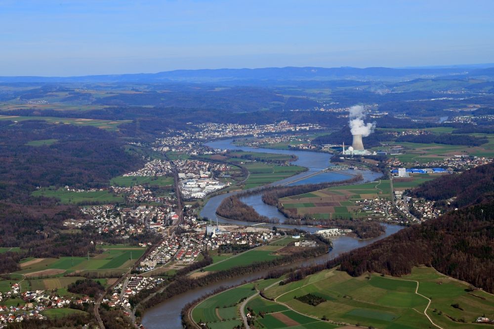 Aerial photograph Albbruck - Village on the banks of the area Rhine - river course in Albbruck in the state Baden-Wurttemberg, Germany