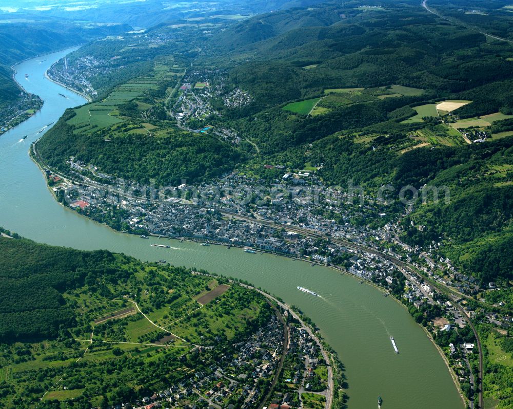 Boppard from the bird's eye view: Village on the banks of the area Rhine - river course in Boppard in the state Rhineland-Palatinate, Germany