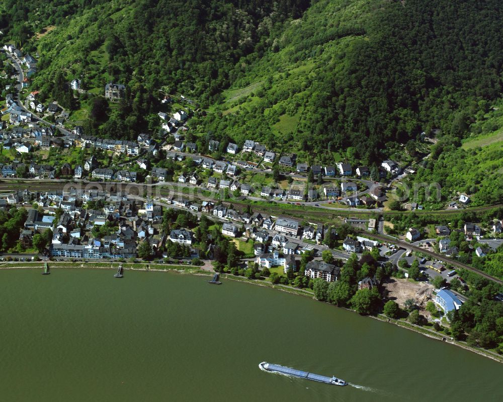 Boppard from the bird's eye view: Village on the banks of the area Rhine - river course in Boppard in the state Rhineland-Palatinate, Germany