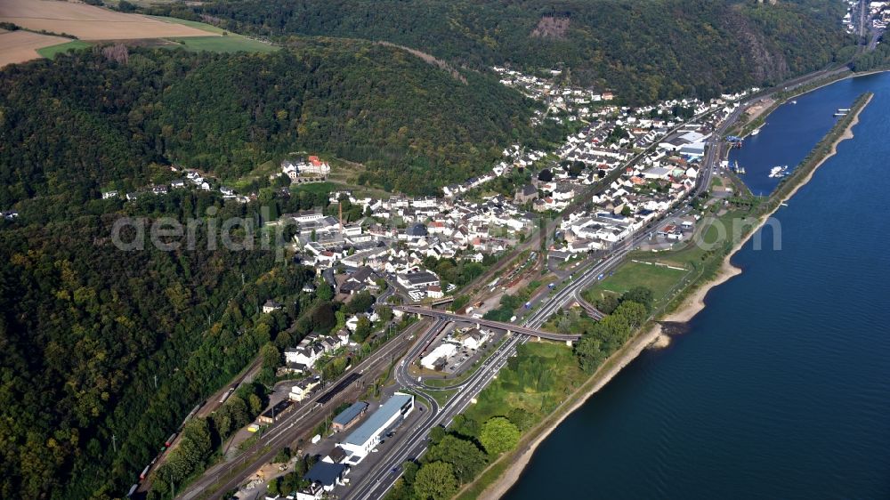Aerial image Brohl-Lützing - Village on the banks of the area Rhine - river course in Brohl-Luetzing in the state Rhineland-Palatinate, Germany