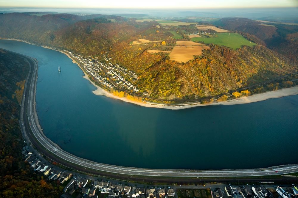 Aerial image Hirzenach Boppard - Village on the banks of the area Rhine - river course in Hirzenach Boppard in the state Rhineland-Palatinate