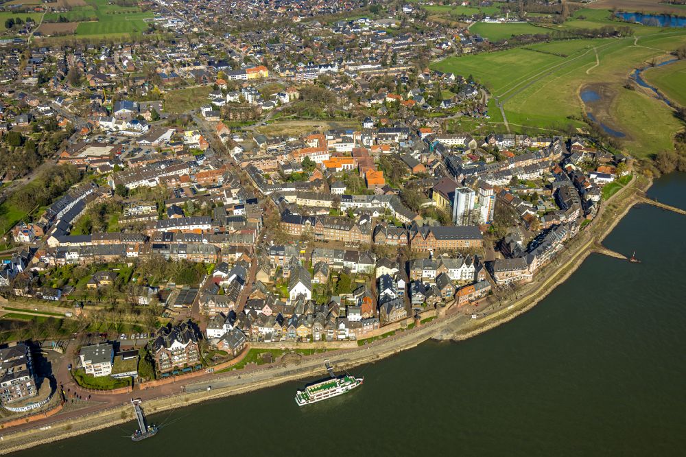 Aerial image Rees - Village on the banks of the area Rhein - river course in Rees in the state North Rhine-Westphalia, Germany