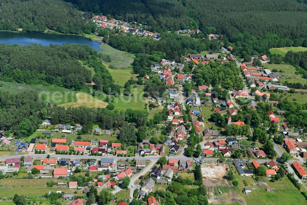Aerial photograph Stechlin - Village on the banks of the area of Roofensee in Stechlin in the state Brandenburg, Germany