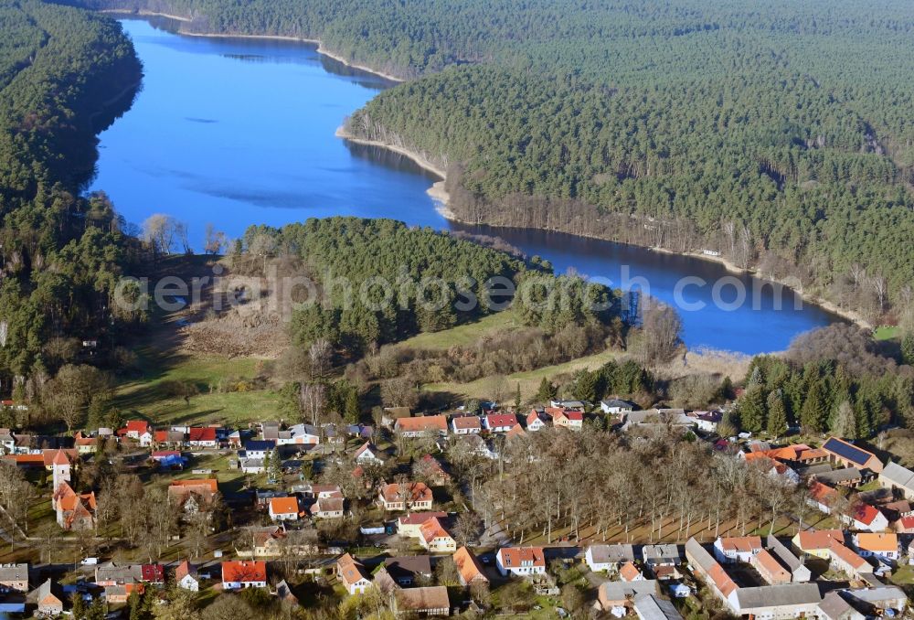 Stechlin from the bird's eye view: Village on the banks of the area of Roofensee in Stechlin in the state Brandenburg, Germany