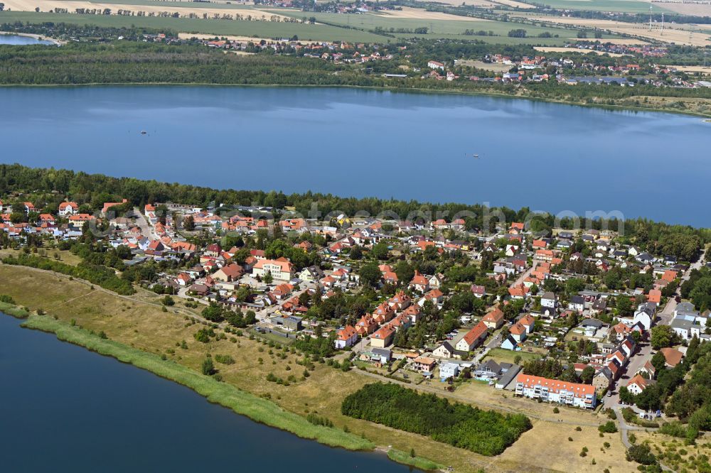 Großkayna from the bird's eye view: Village on the banks of the area lake of Runstedter See in Grosskayna in the state Saxony-Anhalt, Germany