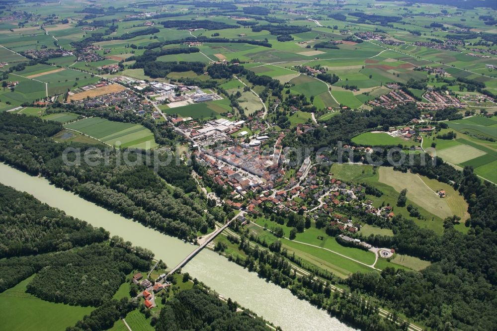 Tittmoning from the bird's eye view: Village on the banks of the area Salzach - river course in Tittmoning in the state Bavaria, Germany