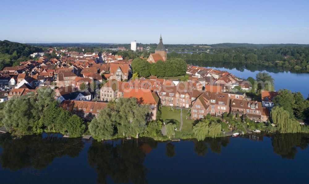 Aerial image Mölln - Village on the banks of the area Stadtsee - Schulsee in Moelln in the state Schleswig-Holstein, Germany