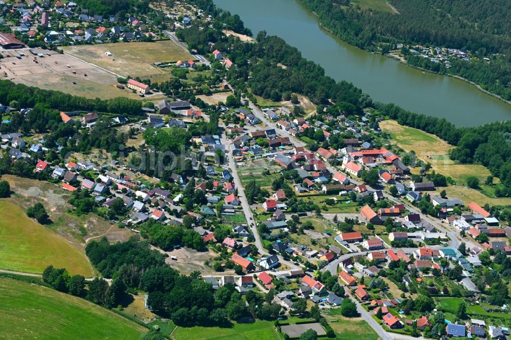 Aerial photograph Steckelsdorf - Village on the banks of the area lake of Steckelsdorfer See in Steckelsdorf in the state Brandenburg, Germany
