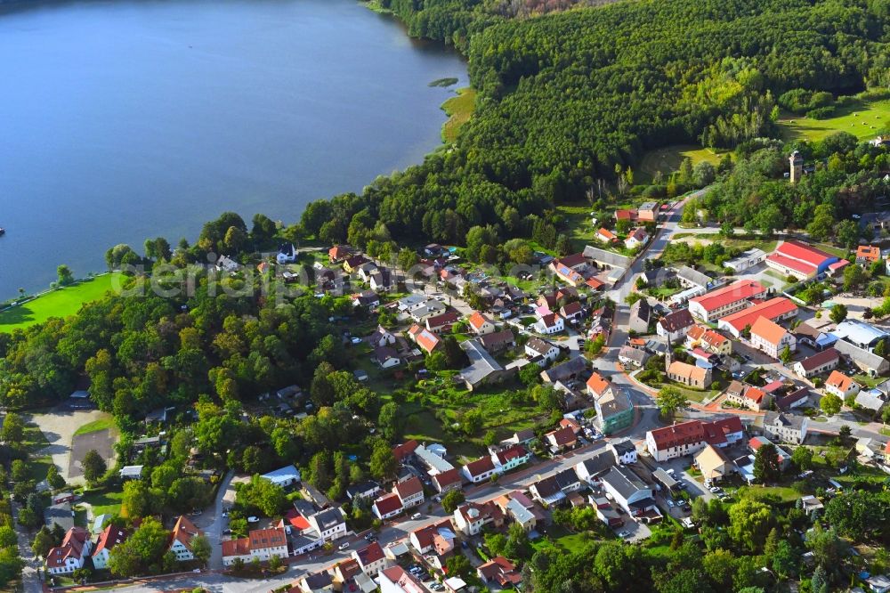 Aerial photograph Hennickendorf - Village on the banks of the area lake of Stienitzsee in Hennickendorf in the state Brandenburg, Germany