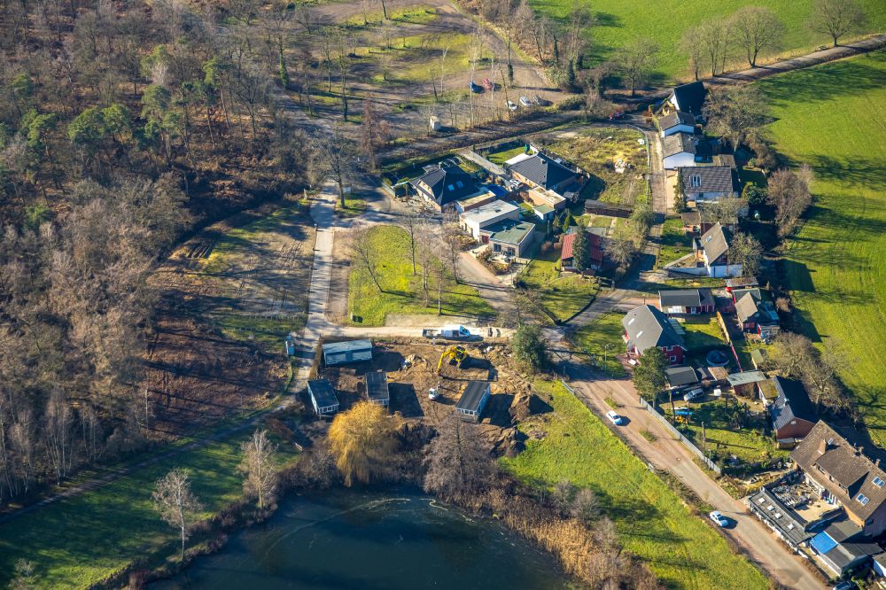 Aerial photograph Ternsche - Village on the banks of the area lake on street Strandweg of Ternscher See on street Strandweg in Ternsche in the state North Rhine-Westphalia, Germany