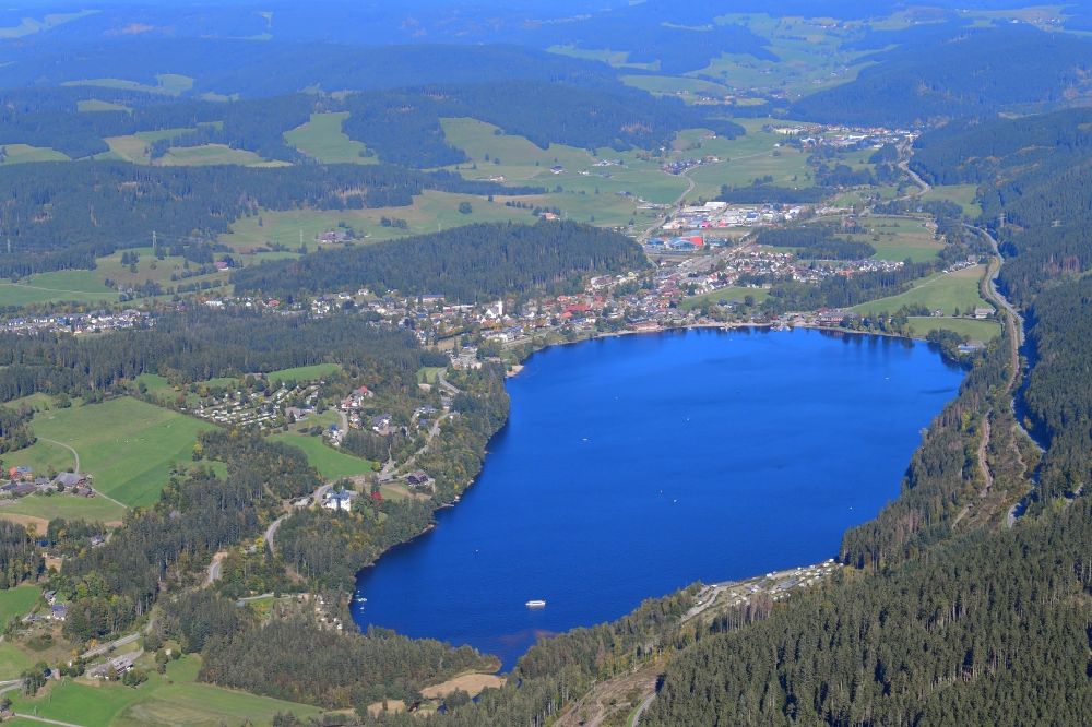 Aerial photograph Titisee-Neustadt - Landscape at lake Titisee in the Black Forest in Titisee-Neustadt in the state Baden-Wuerttemberg, Germany