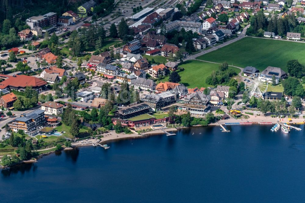 Aerial photograph Titisee-Neustadt - Village on the banks of the area lake in Titisse Ferienort in Suedschwarzwald in Titisee-Neustadt in the state Baden-Wuerttemberg, Germany