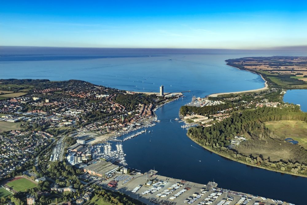 Aerial image Alt Travemünde - Village on the banks of the area Trave - river course in Alt Travemuende in the state Schleswig-Holstein, Germany