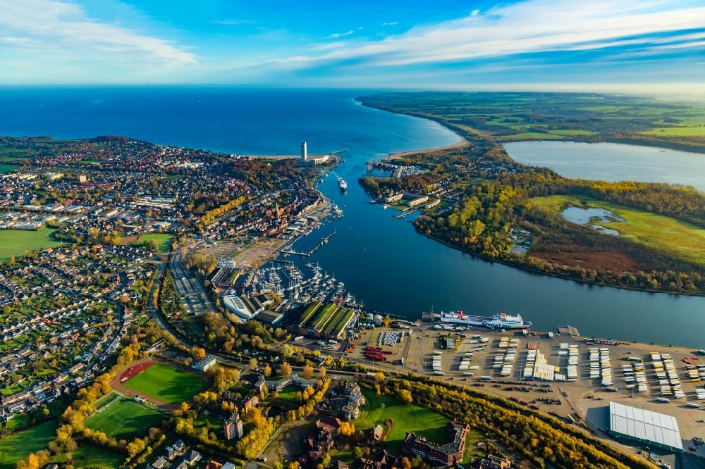 Aerial image Lübeck - Village on the banks of the area Trave - river course in Alt Travemuende in the state Schleswig-Holstein, Germany