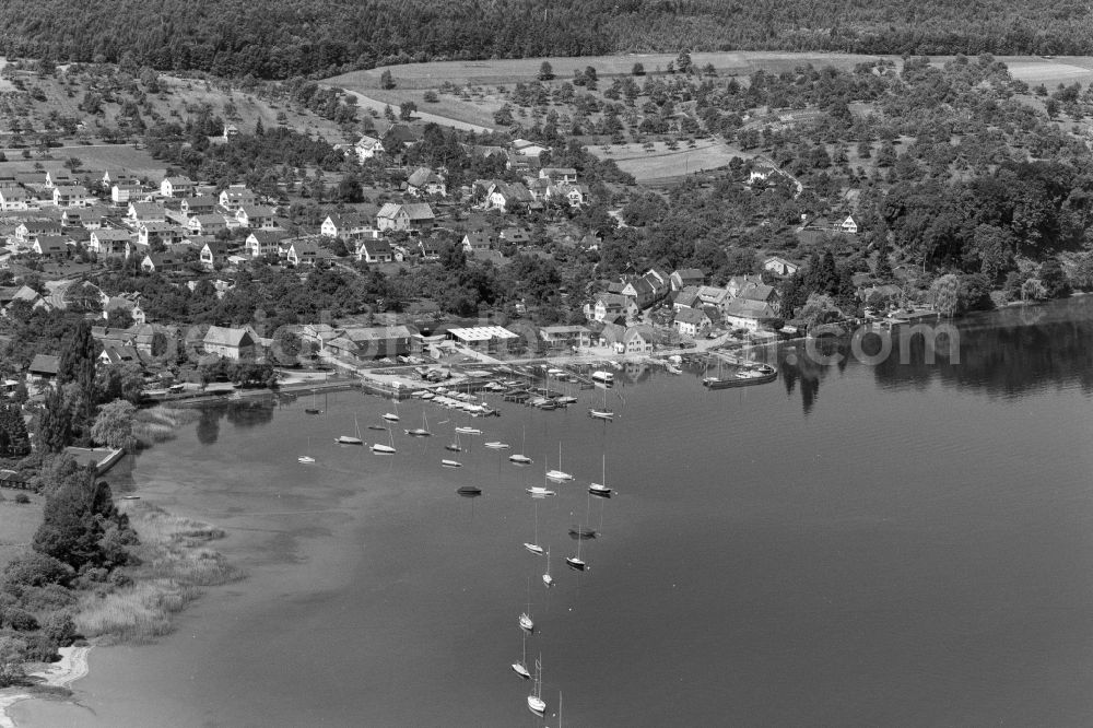 Wallhausen from the bird's eye view: Village on the banks of the area lake in Wallhausen at Bodensee in the state Baden-Wuerttemberg, Germany