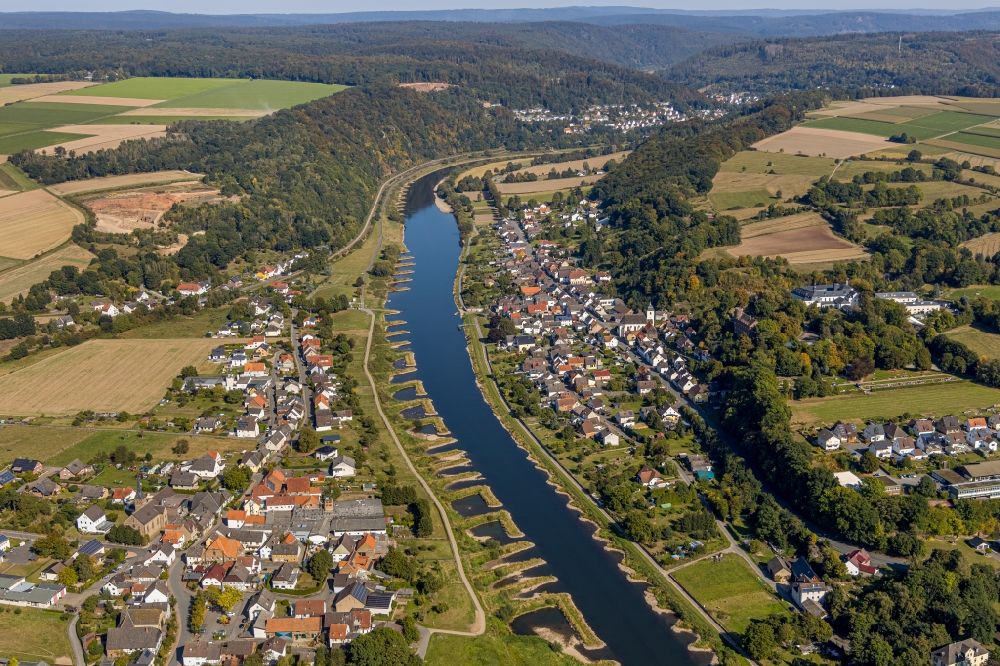 Herstelle from above - Village on the banks of the area Weser - river course in Herstelle in the state North Rhine-Westphalia, Germany