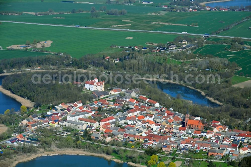 Penkun from the bird's eye view: Village on the banks of the area lake of Schlosssee - Buergersee in Penkun in the state Mecklenburg - Western Pomerania, Germany