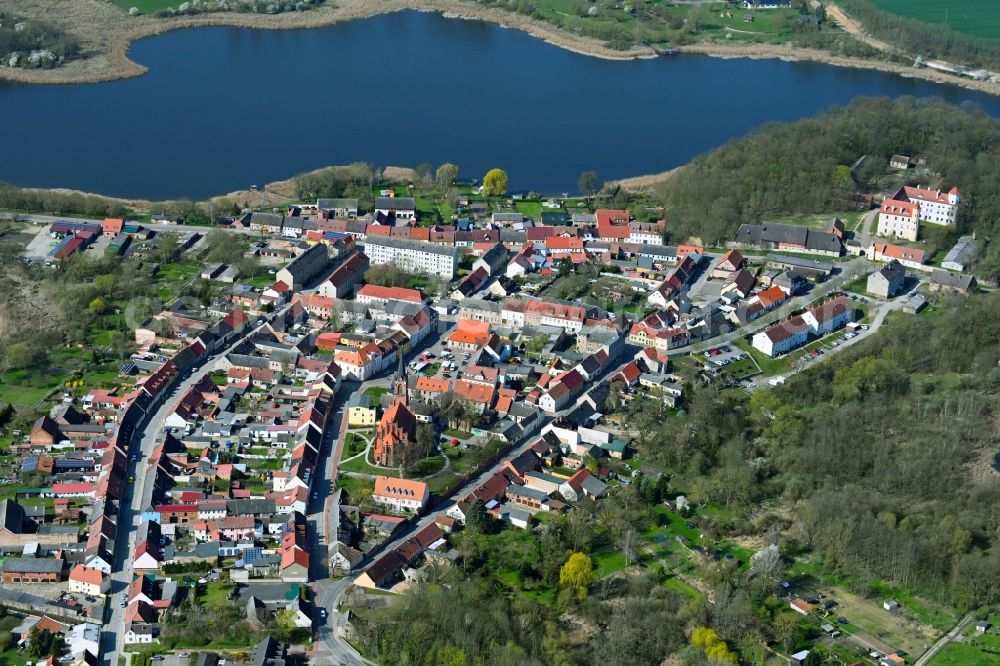 Aerial photograph Penkun - Village on the banks of the area lake of Schlosssee - Buergersee in Penkun in the state Mecklenburg - Western Pomerania, Germany