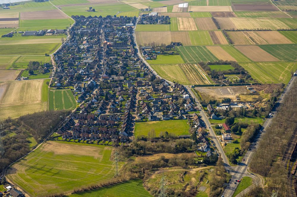 Aerial image Duisburg - Serm district a district of Muendelheim in Duisburg in North Rhine-Westphalia