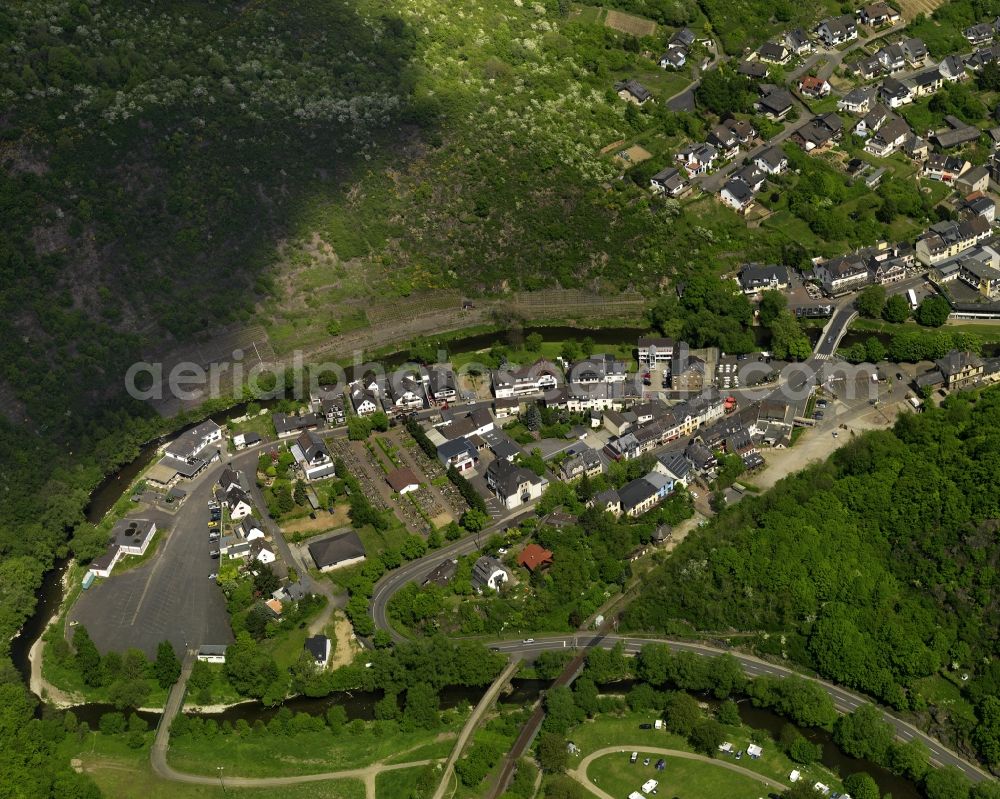 Aerial photograph Altenahr - View of the Altenburg part of Altenahr in the state of Rhineland-Palatinate. A middle school with its sports facilities is located on the edge of the forest in the East of the part. Altenahr is an official tourist resort and consists of four parts with diverse leisure and tourism facilities and residential areas