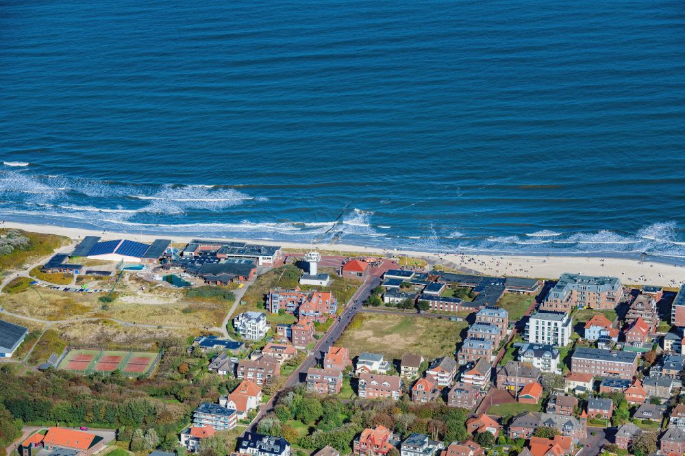 Aerial image Wangerooge - View of the main beach along the seafront of the village of Wangerooge on the island of the same name in the Wadden Sea of the North Sea in the state of Lower Saxony. Wangerooge is the Eastern-most inhabited of the East Frisian Islands. It has a sand beach and is a spa resort