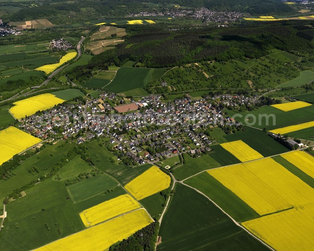 Aerial photograph Sinzig - View of the Loehndorf part of Sinzig in the state of Rhineland-Palatinate. Loehndorf is surrounded by agriculture and fields and is located on a hill