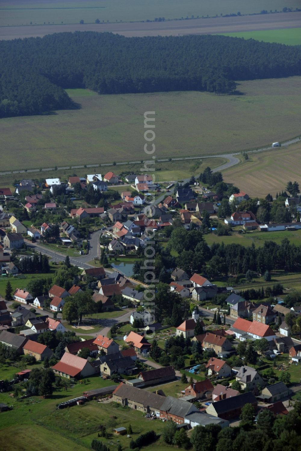 Aerial photograph Gräfenhainichen - View of the Tornau part of the town of Graefenhainichen in the state of Saxony-Anhalt. The village is located on federal highway B2 in the county district of Wittenberg and consists of single family houses and farms