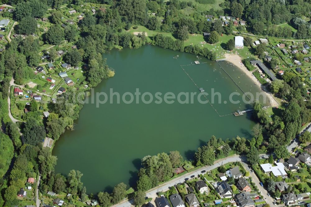 Aerial photograph Hamburg - Ostender pond with bathing beach at Tonnsdorfer beach in the district Tonnsdorf in Hamburg