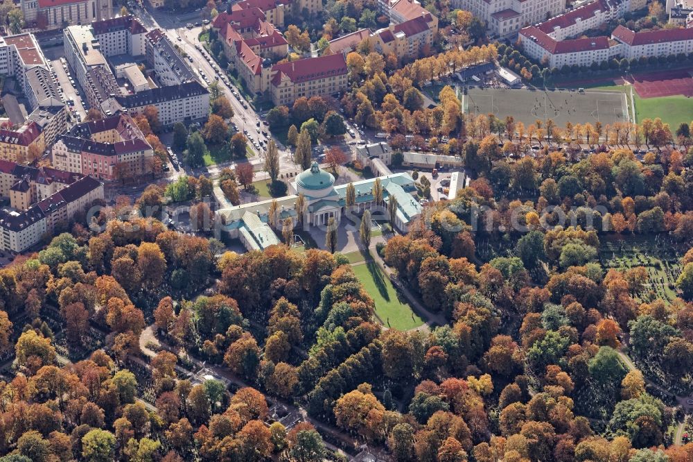 München from the bird's eye view: Ostfriedhof at the St.-Martins-Platz in Munich Giesing in the state of Bavaria