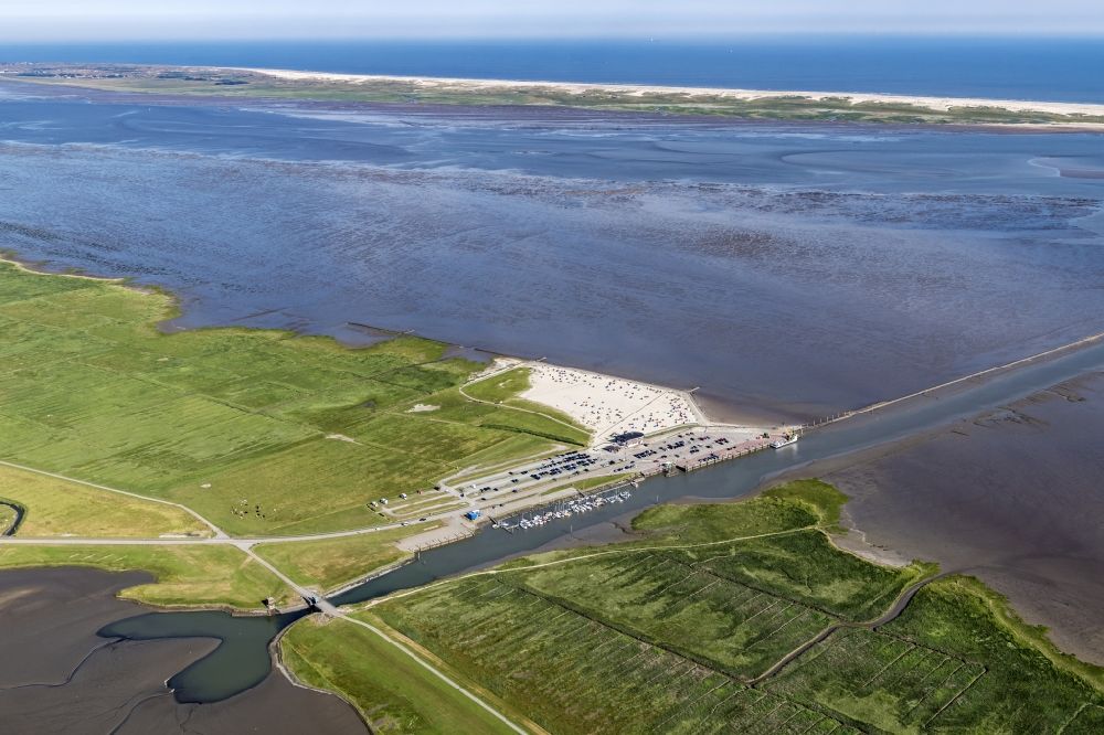 Aerial photograph Dornum - East Frisian coast near Nessmersiehl in the state of Lower Saxony. The community Dorum is located in Ostfriesland on the North Sea coast. Along the coastline extends the Lower Saxony Wadden Sea National Park, which has been a UNESCO World Heritage Site since 2009. The landscape is characterized by the Wadden Sea, agriculture and fields