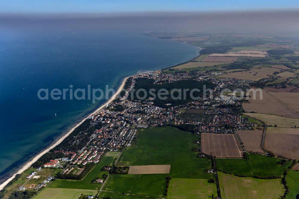 Ostseebad Kühlungsborn from the bird's eye view: Town view on the sea coast of the Baltic Sea in Kuehlungsborn in the state Mecklenburg - Western Pomerania, Germany
