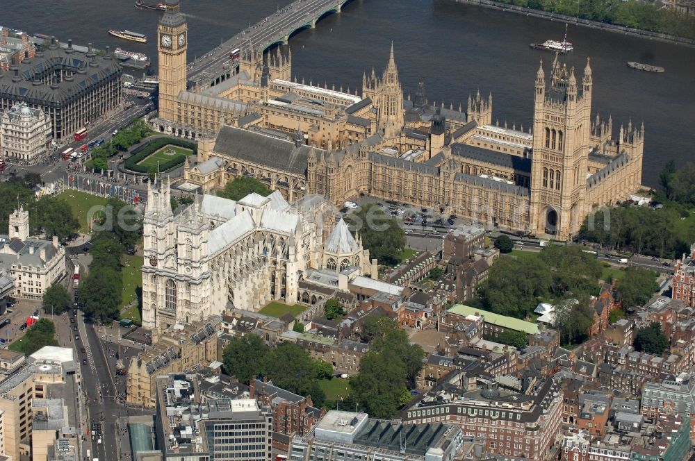 Aerial photograph London - View of the Palace of Westminster / Westminster Palace in London. monumental, neo-Gothic style building in London where the meeting consists of the House of Commons and the House of Lords, British Parliament. This is under the UNESCO World Heritage landmark located in the City of Westminster on Parliament Square, close to government buildings at Whitehall. The most famous part of the palace is the Clock Tower (Clock Tower), with the bell Big Ben. In the foreground the church of Westminster Abbey