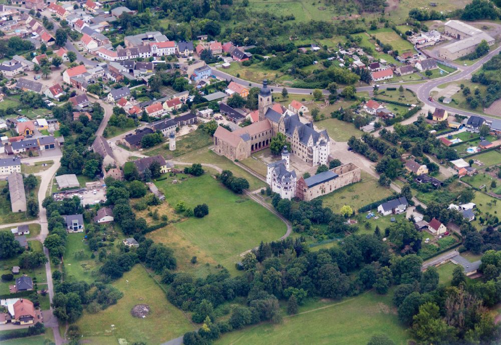 Aerial image Leitzkau - Palace on street Am Schloss in Leitzkau in the state Saxony-Anhalt, Germany
