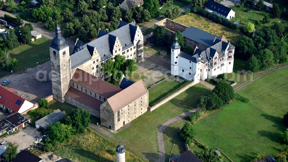 Aerial photograph Leitzkau - Palace on street Am Schloss in Leitzkau in the state Saxony-Anhalt, Germany