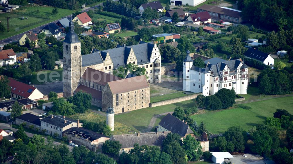 Leitzkau from above - Palace on street Am Schloss in Leitzkau in the state Saxony-Anhalt, Germany
