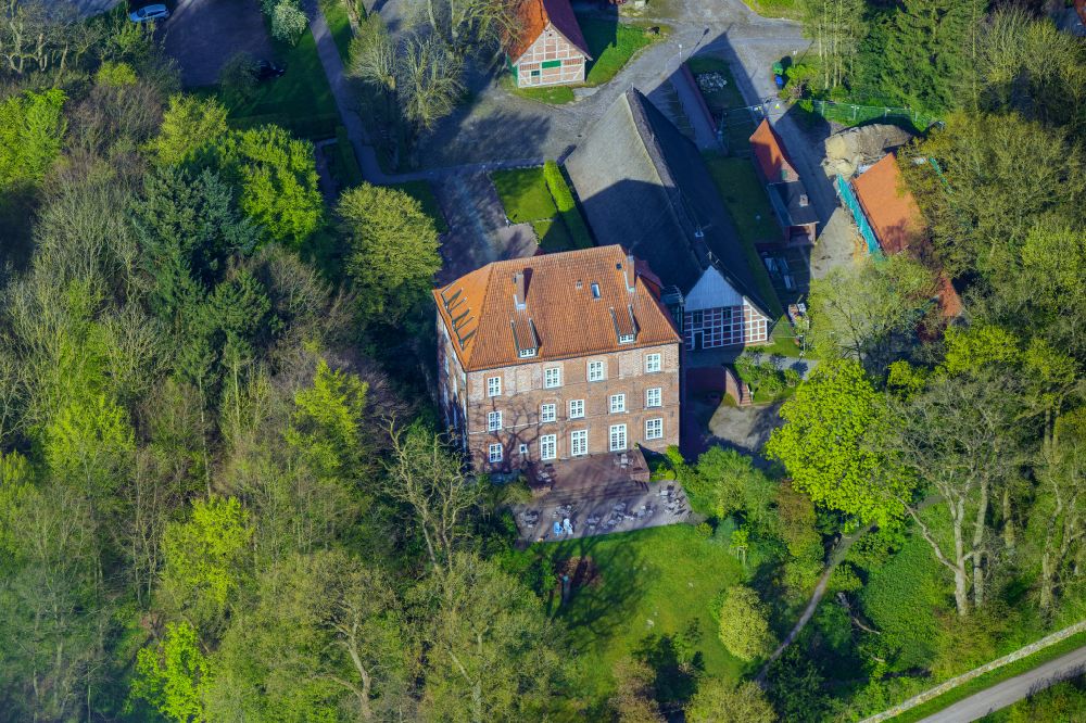 Aerial photograph Agathenburg - Palace Agathenburg on street Hauptstrasse in Agathenburg in the state Lower Saxony, Germany