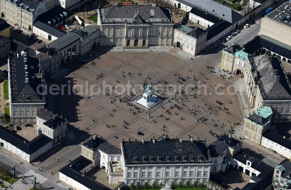 Aerial image Kopenhagen - Palace Amalienborg on Slotsplads in Copenhagen in Region Hovedstaden, Denmark