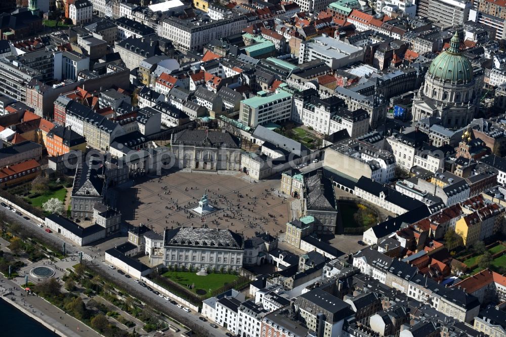 Aerial image Kopenhagen - Palace Amalienborg on Slotsplads in Copenhagen in Region Hovedstaden, Denmark
