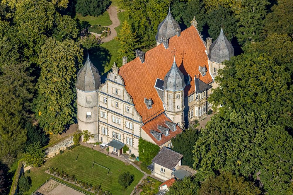 Aerial image Barntrup - Palace Barntrup on Obere Strasse in Barntrup in the state North Rhine-Westphalia, Germany