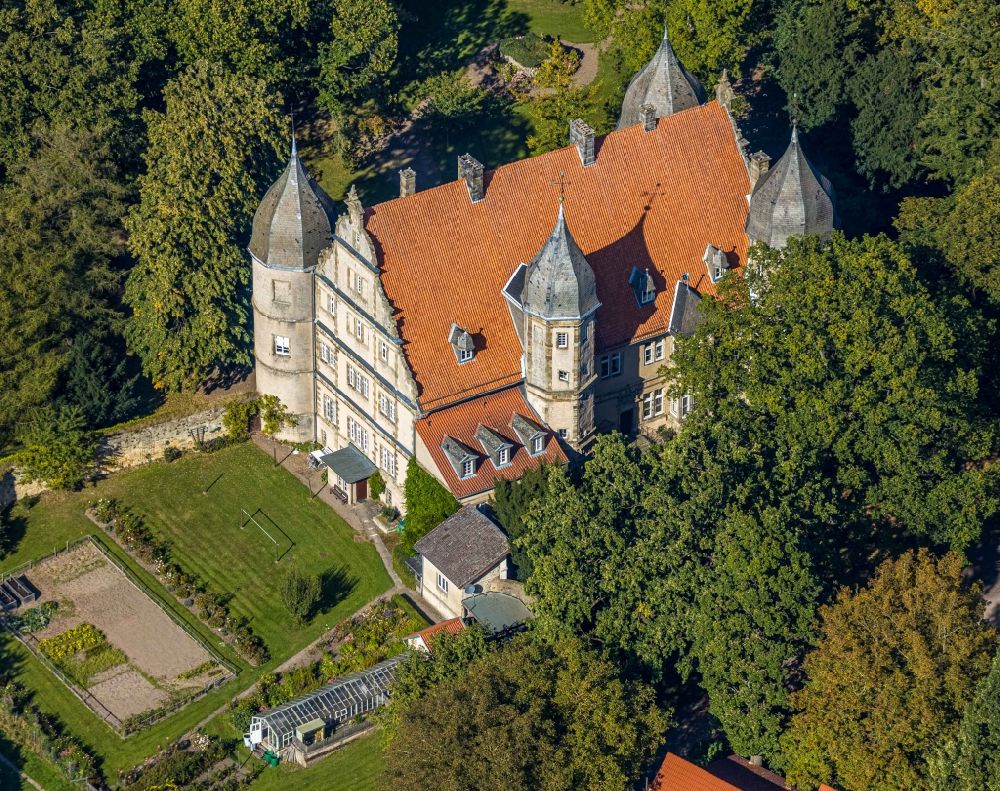 Aerial photograph Barntrup - Palace Barntrup on Obere Strasse in Barntrup in the state North Rhine-Westphalia, Germany