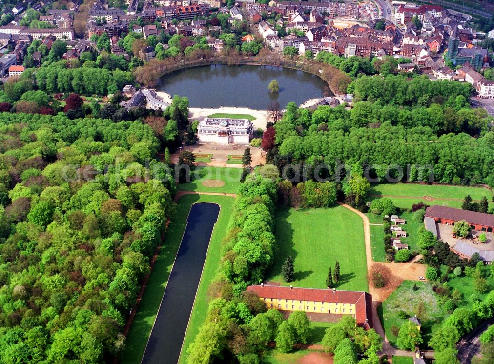 Aerial photograph Düsseldorf - Palace Benrath in Duesseldorf in the state North Rhine-Westphalia