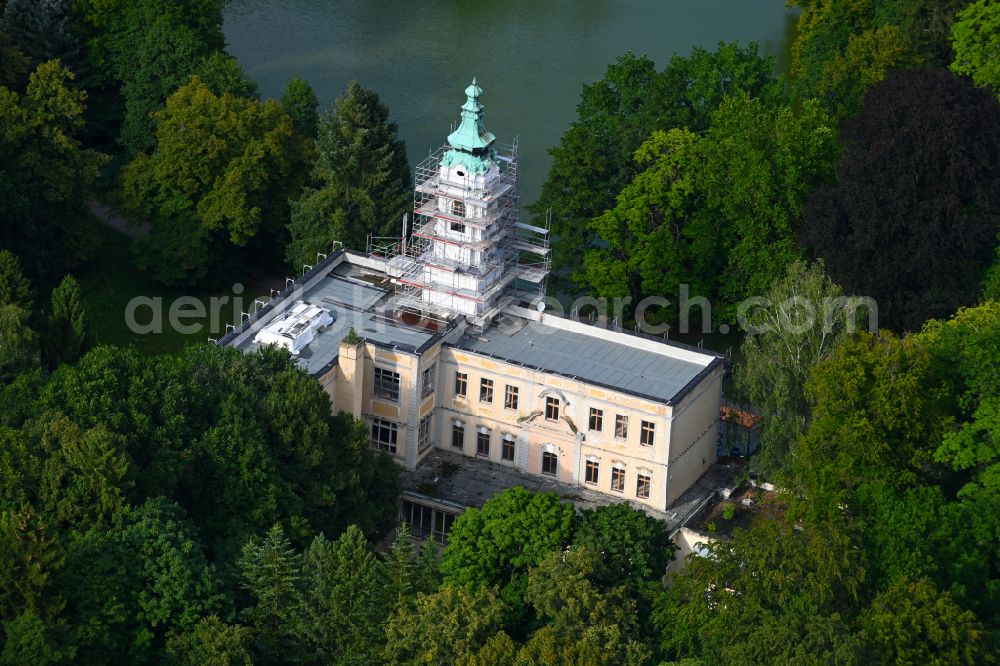 Schönwalde from the bird's eye view: palace Dammsmuehle on lake Muehlenteich in Schoenwalde in the state Brandenburg, Germany