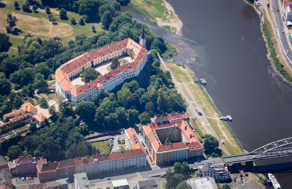 Aerial photograph Decin - Palace in Decin in Ustecky kraj - Aussiger Region, Czech Republic