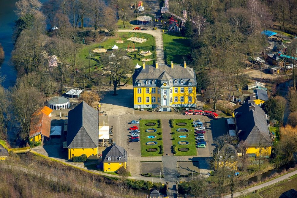Aerial photograph Bottrop - Palace Freizeitpark Schloss Beck in Bottrop in the state North Rhine-Westphalia, Germany