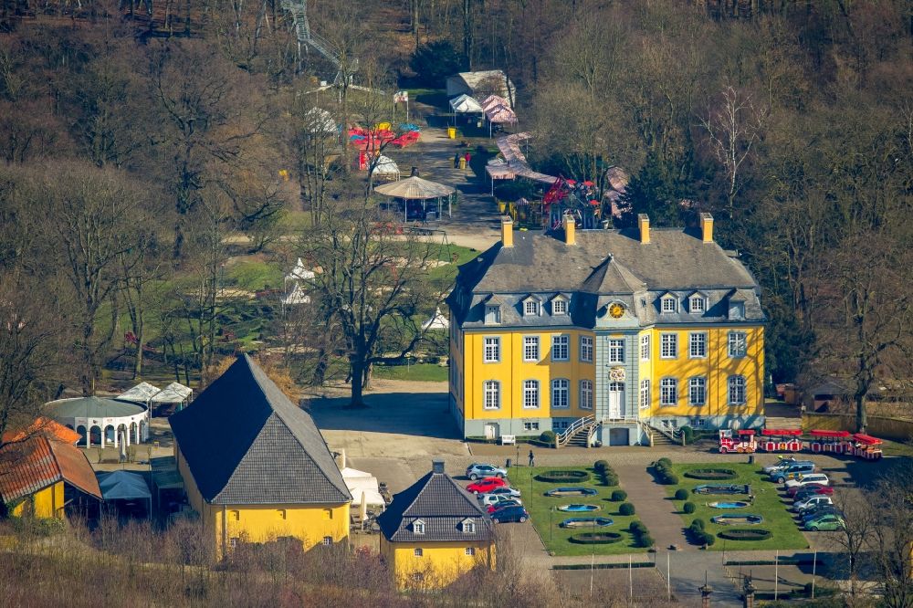 Bottrop from the bird's eye view: Palace Freizeitpark Schloss Beck in Bottrop in the state North Rhine-Westphalia, Germany
